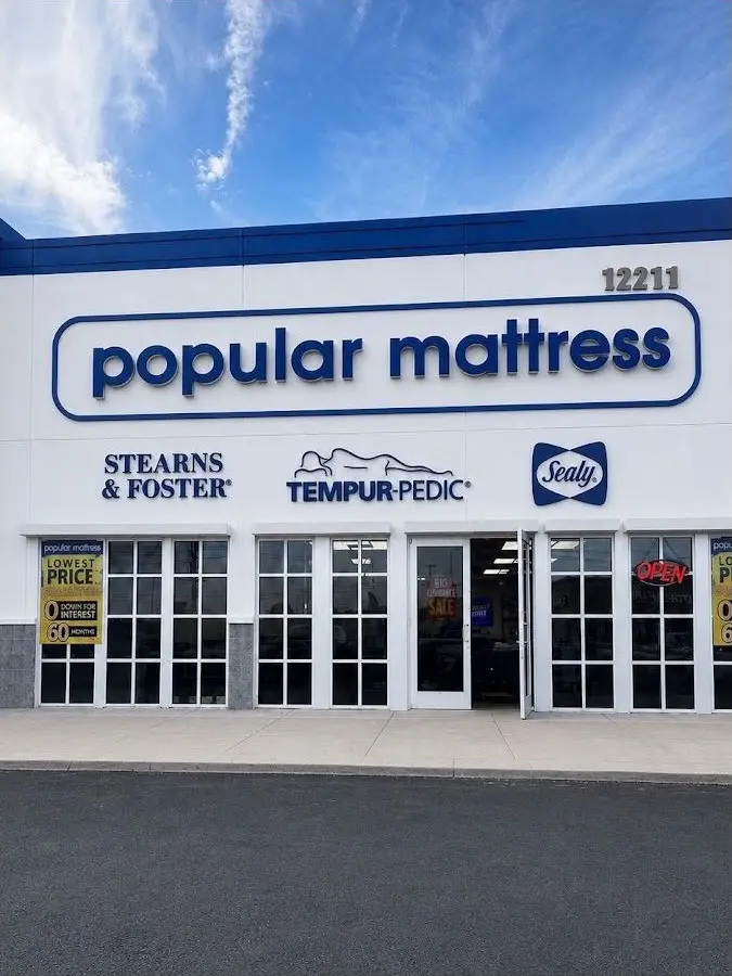 Exterior de Popular Mattress Montwood en 12211 Montwood Drive, El Paso, Texas